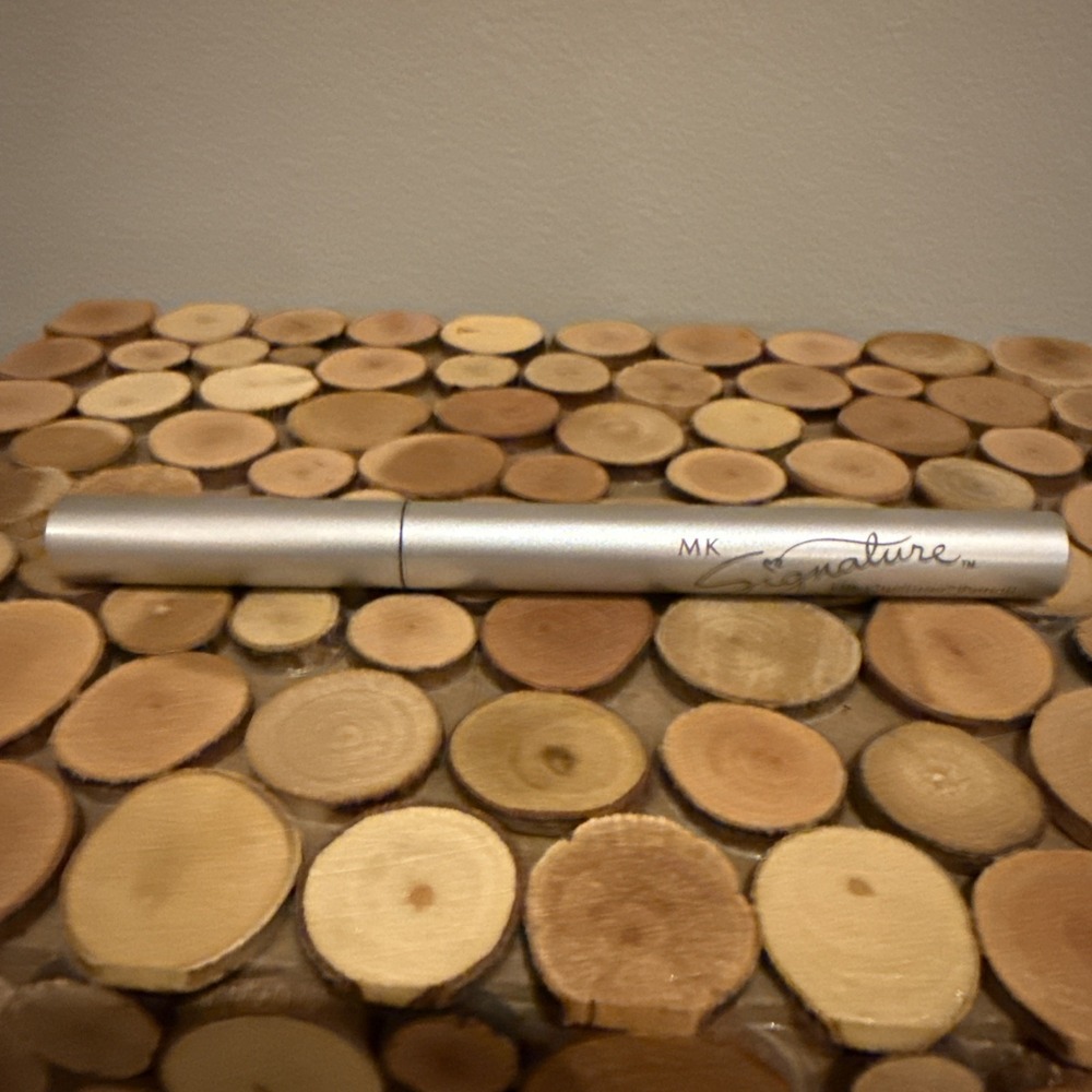 Mary Kay Signature Lip Outliner Pencil .02 Oz 576000‎ NWOB